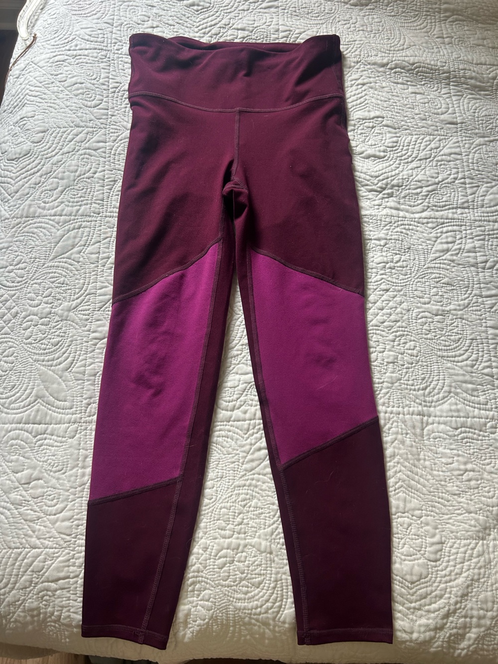 GAPFit Colorblock Leggings in Plum and Magenta